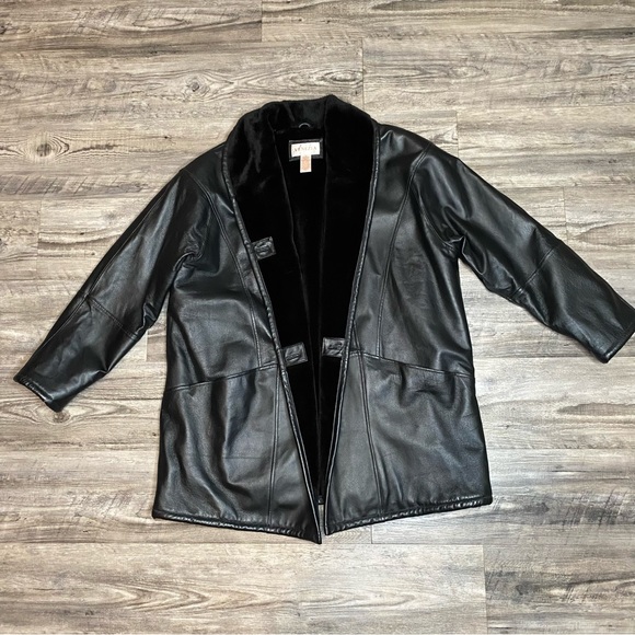 VTG Venezia Women’s Size 20W Black Leather Fur Lining Mid-Length Coat Buttons